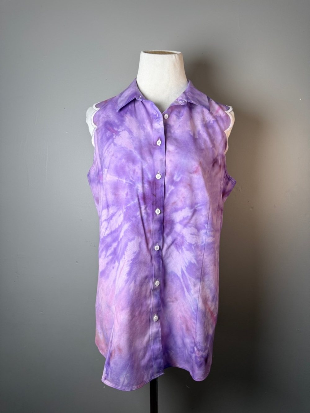 Sleeveless Tie-Dye Button Front Top - Purple